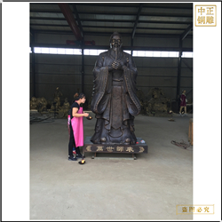 學?？鬃咏虒W雕塑